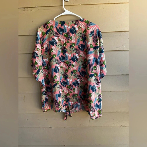 Dip Button Down Blouse - Linen, Floral, Tropical Print - Size 3x - Picture 5 of 5